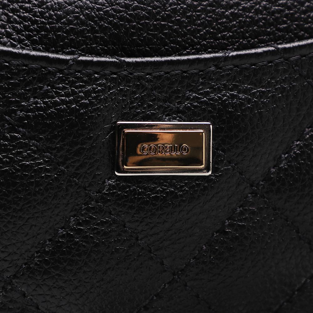 black handbolsa gold hardware